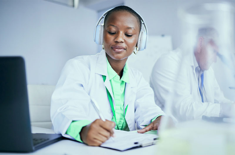 Los mejores podcasts para mejorar la atención de tuspacientes