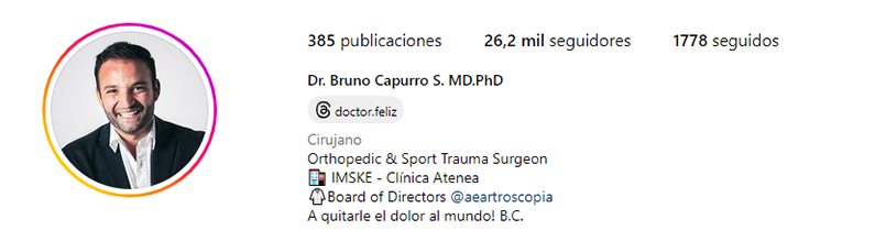 5_Influencer medico doctor feliz